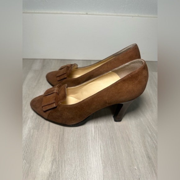 PRADA BROWN SUEDE BOW POINTED TOE MID HEEL CLASSIC PUMPS SZ 34 - Picture 2 of 10